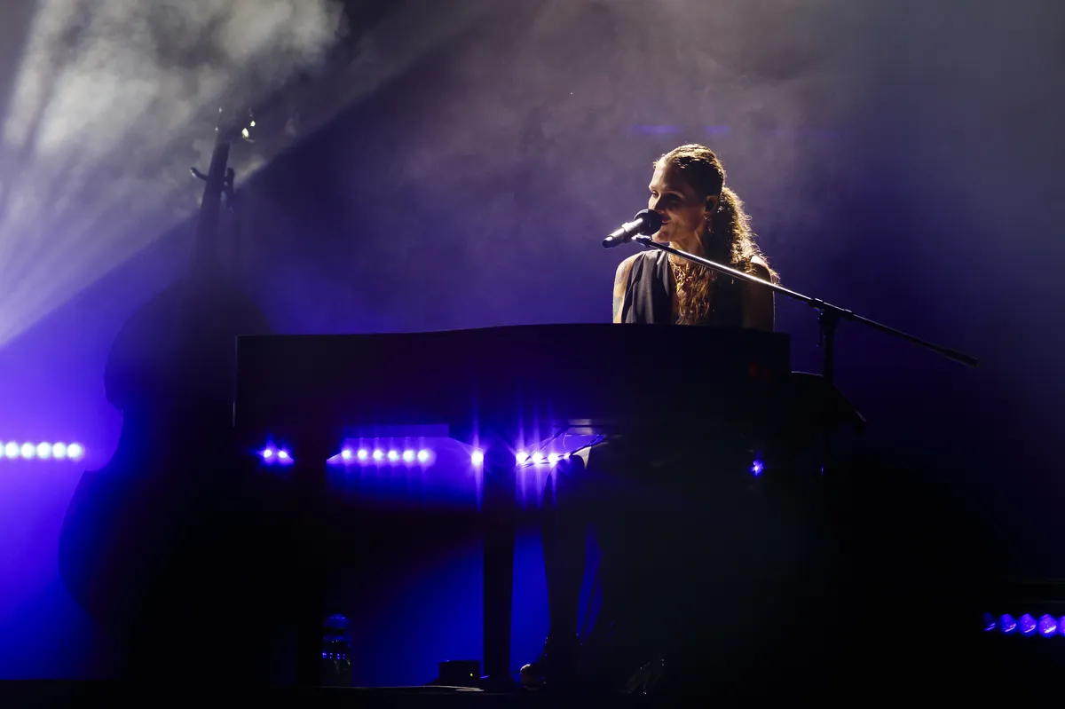 Beth Hart a electrizat publicul, iar Alexandra Căpitănescu și-a sărbătorit ziua de naștere alături de mii de oameni. Peste 35.000 de participanți în prima zi la Ziua Timișoarei.