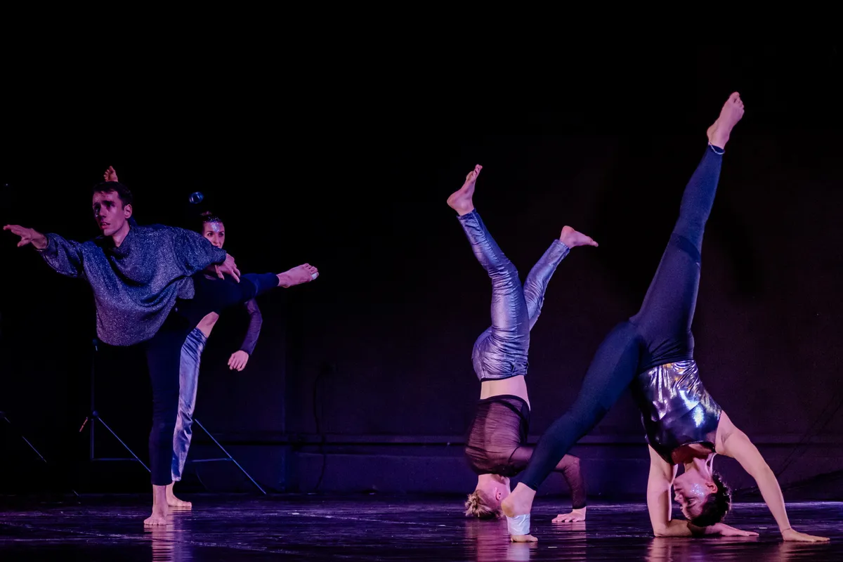 Falling Superstars | Contemporary dance performance 
